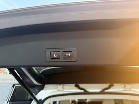 Certified 2023 Subaru Ascent Limited w/ Technology Package image 10