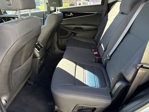 Used 2019 Kia Sorento AWD V6 image 30
