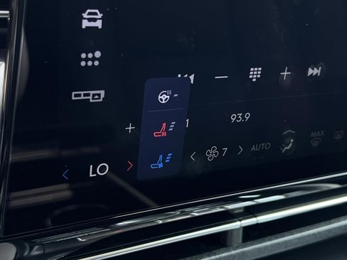 New 2025 Lincoln Nautilus Premier w/ Equipment Group 102A image 21