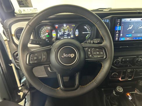 Used 2024 Jeep Wrangler Unlimited w/ Convenience Group AWD/4WD image 12