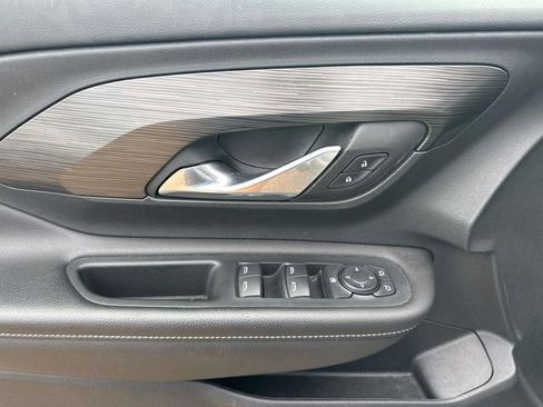 Used 2022 GMC Terrain SLE w/ Elevation Edition image 25