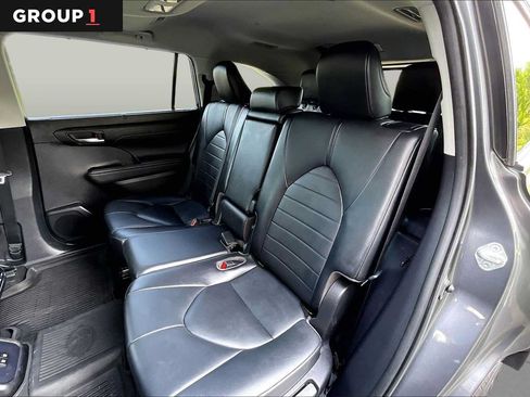 Used 2020 Toyota Highlander XLE AWD/4WD image 21