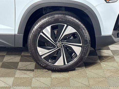 New 2025 Volkswagen Taos SE image 23