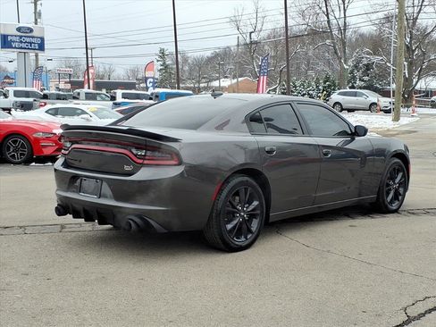 Used 2023 Dodge Charger SXT w/ Blacktop Package image 3