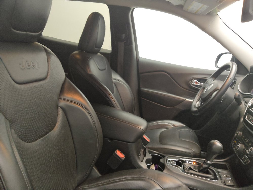 Used 2019 Jeep Cherokee Limited FWD image 21