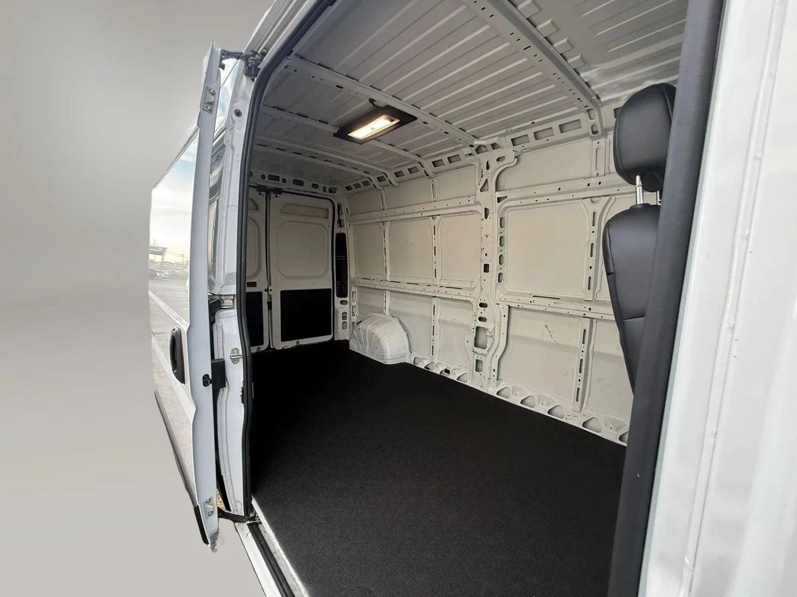 Used 2025 RAM ProMaster 2500 w/ Convenience Group FWD image 30