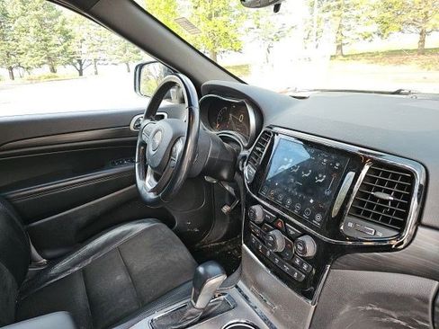 Used 2021 Jeep Grand Cherokee Laredo X AWD/4WD image 9