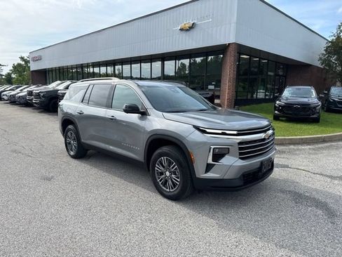 New 2026 Chevrolet Traverse LT w/ Driver Confidence Package AWD/4WD image 2