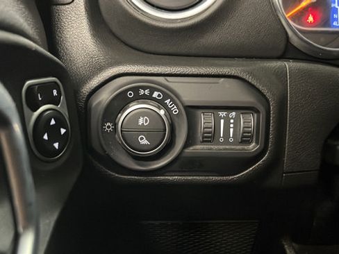 Used 2022 Jeep Gladiator Overland w/ Popular Equipment Package AWD/4WD image 30