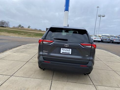 Used 2025 Toyota RAV4 LE image 9