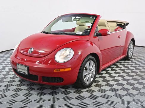 Used 2010 Volkswagen Beetle Convertible FWD image 11