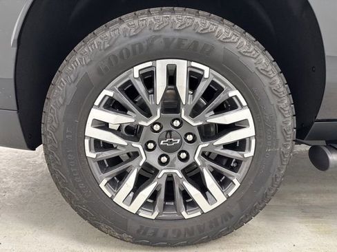 New 2026 Chevrolet Suburban Z71 w/ Z71 Off-Road Package AWD/4WD image 40