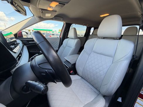 Used 2024 Mitsubishi Outlander SEL AWD/4WD image 12