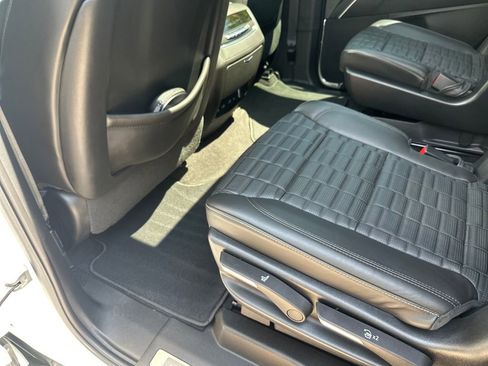 Used 2023 Cadillac Escalade Sport Platinum w/ LPO, ONYX Package AWD/4WD image 32
