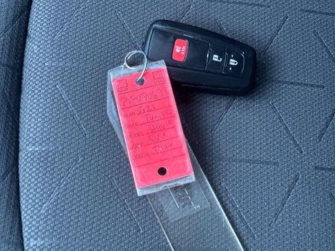 Used 2021 Toyota RAV4 XLE w/ Carpet Mat Package (TMS) AWD/4WD image 10