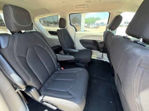 Used 2023 Chrysler Voyager LX FWD image 25