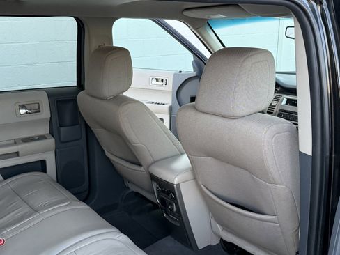 Used 2009 Ford Flex SE image 27
