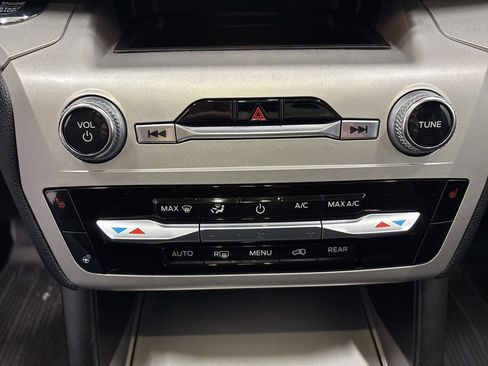 Used 2021 Ford Explorer XLT w/ Equipment Group 202A image 21