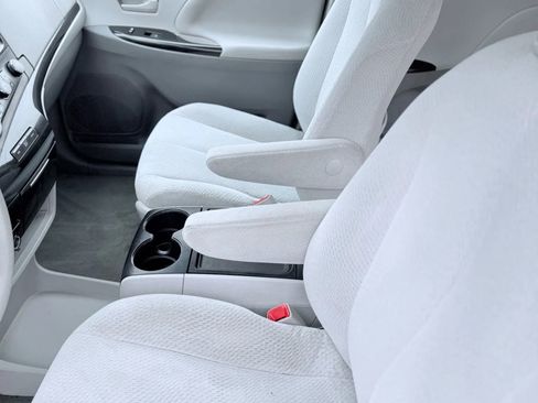 Used 2012 Toyota Sienna LE image 16