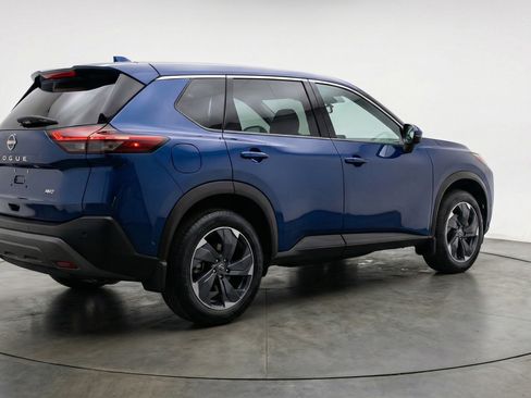Used 2025 Nissan Rogue SV image 9