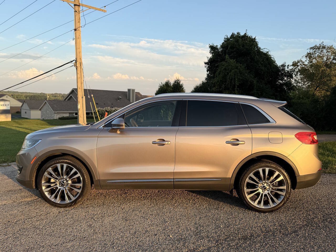Used 2018 Lincoln MKX Reserve w/ Driver Assistance Package AWD/4WD image 2