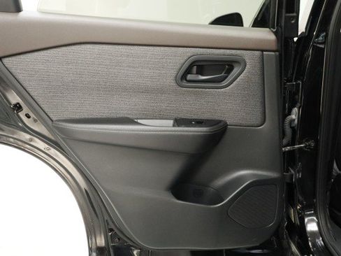 Used 2021 Nissan Rogue S AWD/4WD image 30