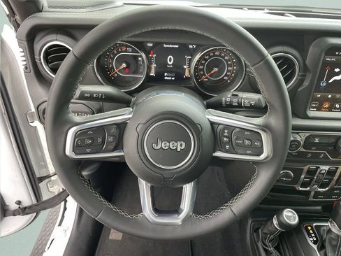Used 2020 Jeep Wrangler Unlimited Sahara AWD/4WD image 32