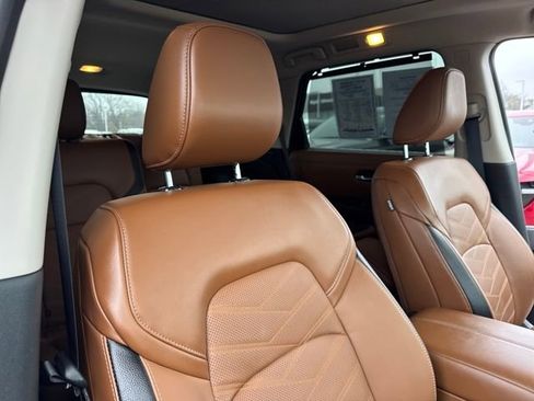 Used 2024 Nissan Pathfinder Platinum w/ Cargo Package image 26