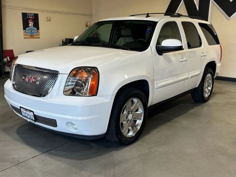 Used 2008 GMC Yukon SLT image 1
