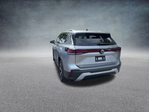 New 2025 Volkswagen Tiguan SE image 18