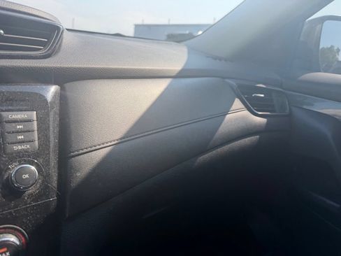 Used 2020 Nissan Rogue S FWD image 18
