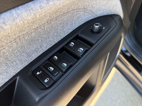 Used 2024 Jeep Compass Latitude AWD/4WD image 13