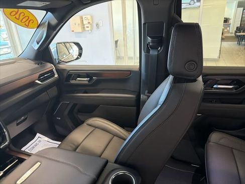 Used 2026 GMC Yukon XL Denali w/ Sun & Power Step Package image 41