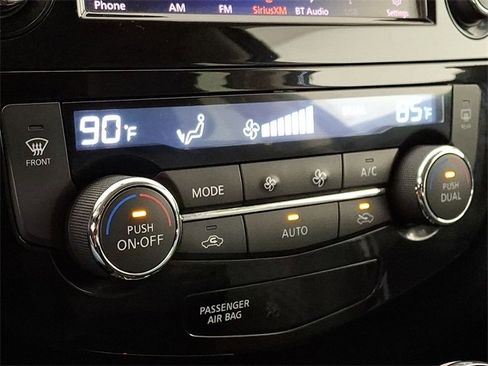 Used 2018 Nissan Rogue SV image 17