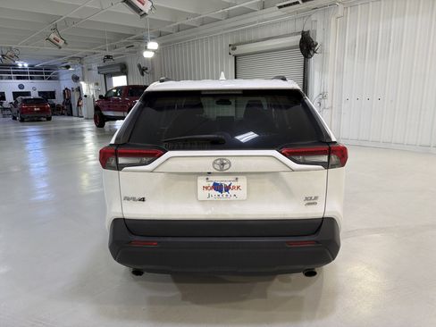 Used 2021 Toyota RAV4 XLE image 4