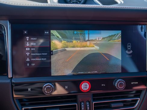 Certified 2026 Porsche Macan AWD/4WD image 18