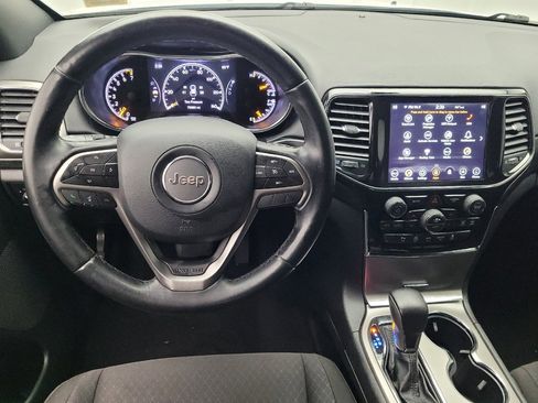 Used 2020 Jeep Grand Cherokee Laredo w/ 18" Wheel & 8.4" Radio Group image 22