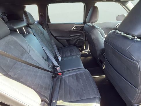 Used 2023 Mitsubishi Outlander SE AWD/4WD image 13
