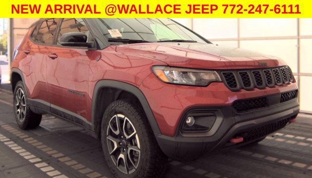 Used 2025 Jeep Compass Trailhawk AWD/4WD image 1