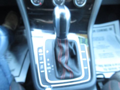 Used 2020 Volkswagen Golf 4-Door image 24