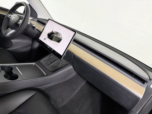 Used 2023 Tesla Model Y Long Range AWD/4WD image 46