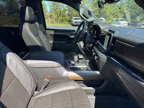 Used 2024 Chevrolet Silverado 1500 High Country w/ High Country Premium Package image 32