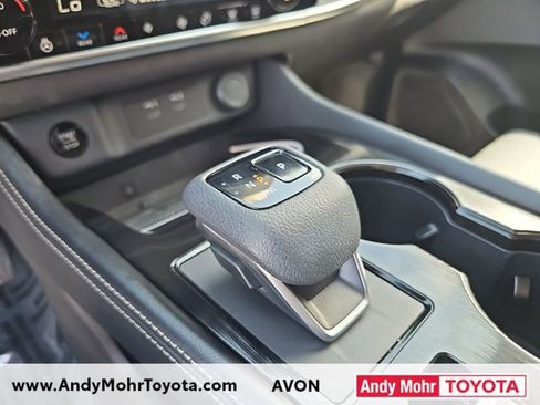 Used 2025 Nissan Rogue Platinum w/ Tech Package image 27