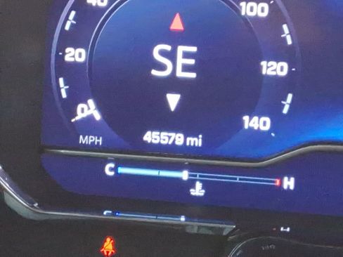 Used 2024 Chevrolet Silverado 2500 ZR2 w/ Technology Package image 33