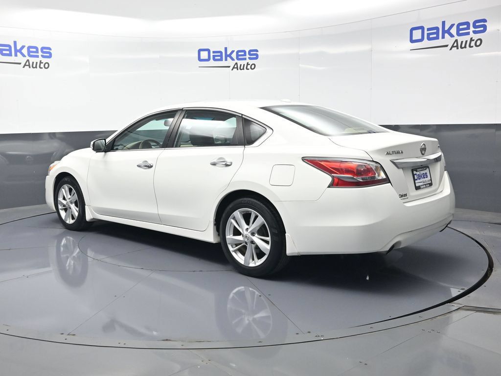Used 2015 Nissan Altima 2.5 SV w/ Convenience Package FWD image 5