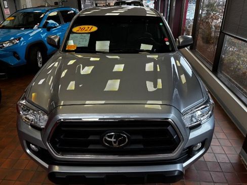 Used 2021 Toyota Tacoma SR5 image 6