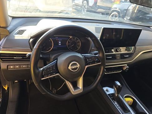 Used 2025 Nissan Altima 2.5 SV w/ SV Premium Package FWD image 5