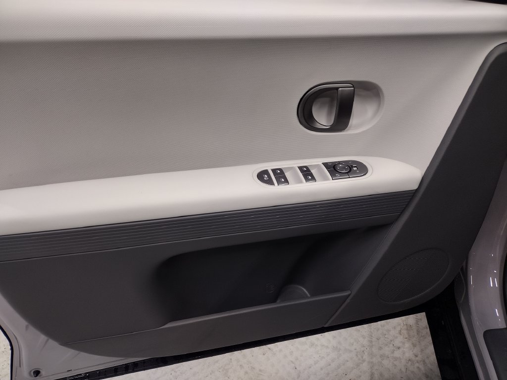 New 2027 Hyundai Ioniq 5 SE AWD/4WD image 17