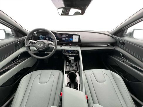 New 2025 Hyundai Elantra Limited FWD image 13