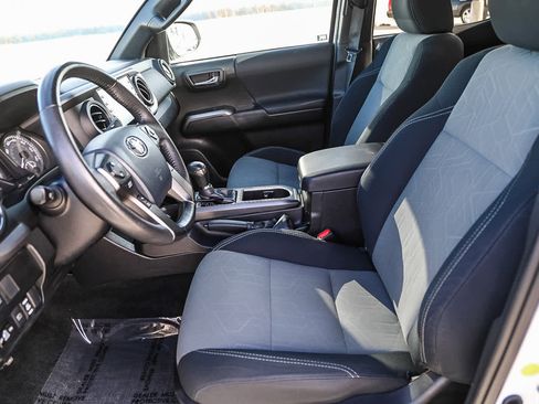 Certified 2020 Toyota Tacoma TRD Sport image 18